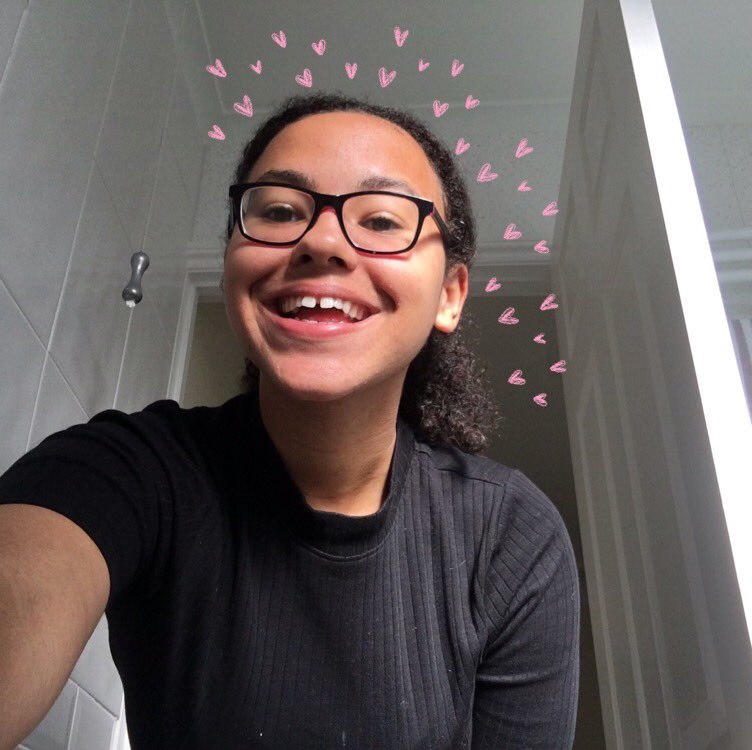 dazedliv's tweet photo. #SelfieForSeb @sebtsb hiii ily loads thank you for making me smile <3 https://t.co/1WweCjKCB3