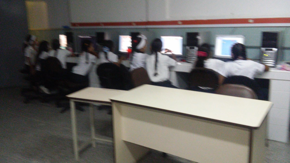 Cbit_simonr's tweet photo. Cbit Simón Rodríguez atención a grupos de interés. En la UEE Simón Rodríguez. Trabajando por nuestros niños. @ZEMPLAZAMORA16 @FundabitMirpz https://t.co/xMyxill6uS