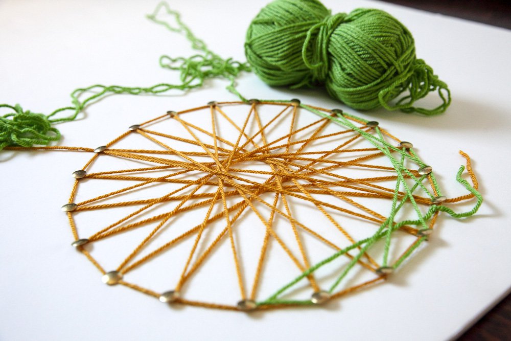 Join us for a FREE Yarn Bomb workshop, Nov. 3 at 12:30! Create community art! Sign up online artbarnschool.com/classes/free-y… #MakeArtTO