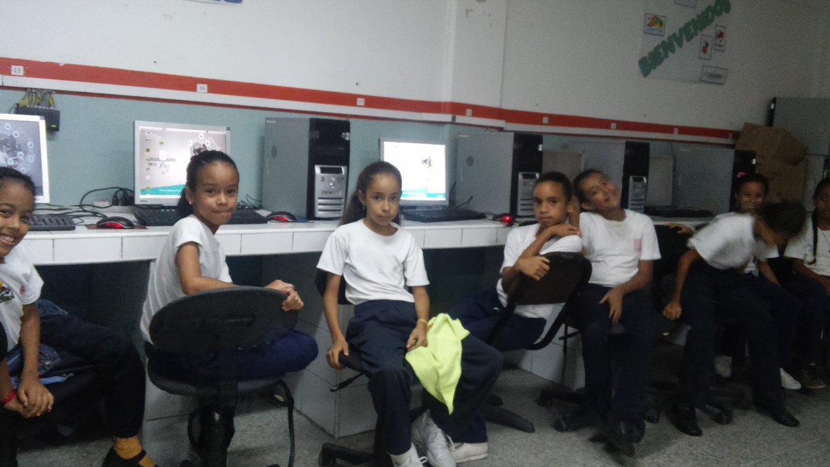 Cbit_simonr's tweet photo. Cbit Simón Rodríguez atención a grupos de interés. En la UEE Simón Rodríguez. Trabajando por nuestros niños. @ZEMPLAZAMORA16 @FundabitMirpz https://t.co/xMyxill6uS