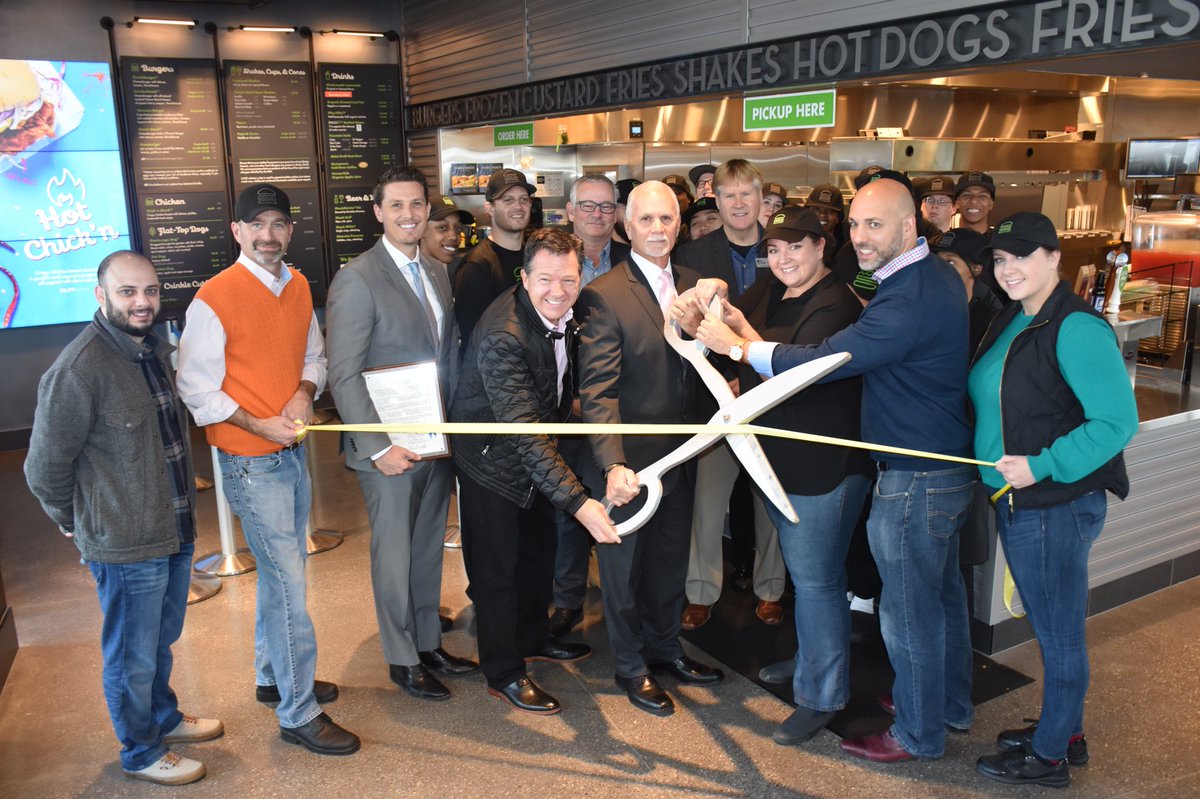 EthanBakerMI's tweet photo. The grand opening of @shakeshack in #TroyMI! DELICIOUS! Welcome to a great city! They are now open on #BigBeaver! #2ndCustomer @davefortroy https://t.co/gdSnWJbjiT