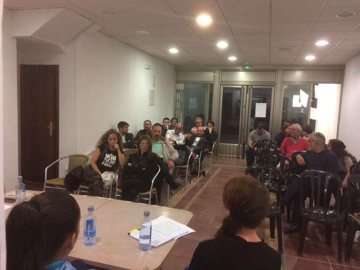 ferrolencomun's tweet photo. Agradecemos ás convidadas ás reflexións de hoxe sobre os "teitos de cristal" tamén no deporte. Interesante #DebateFeC https://t.co/syowQql8lt
