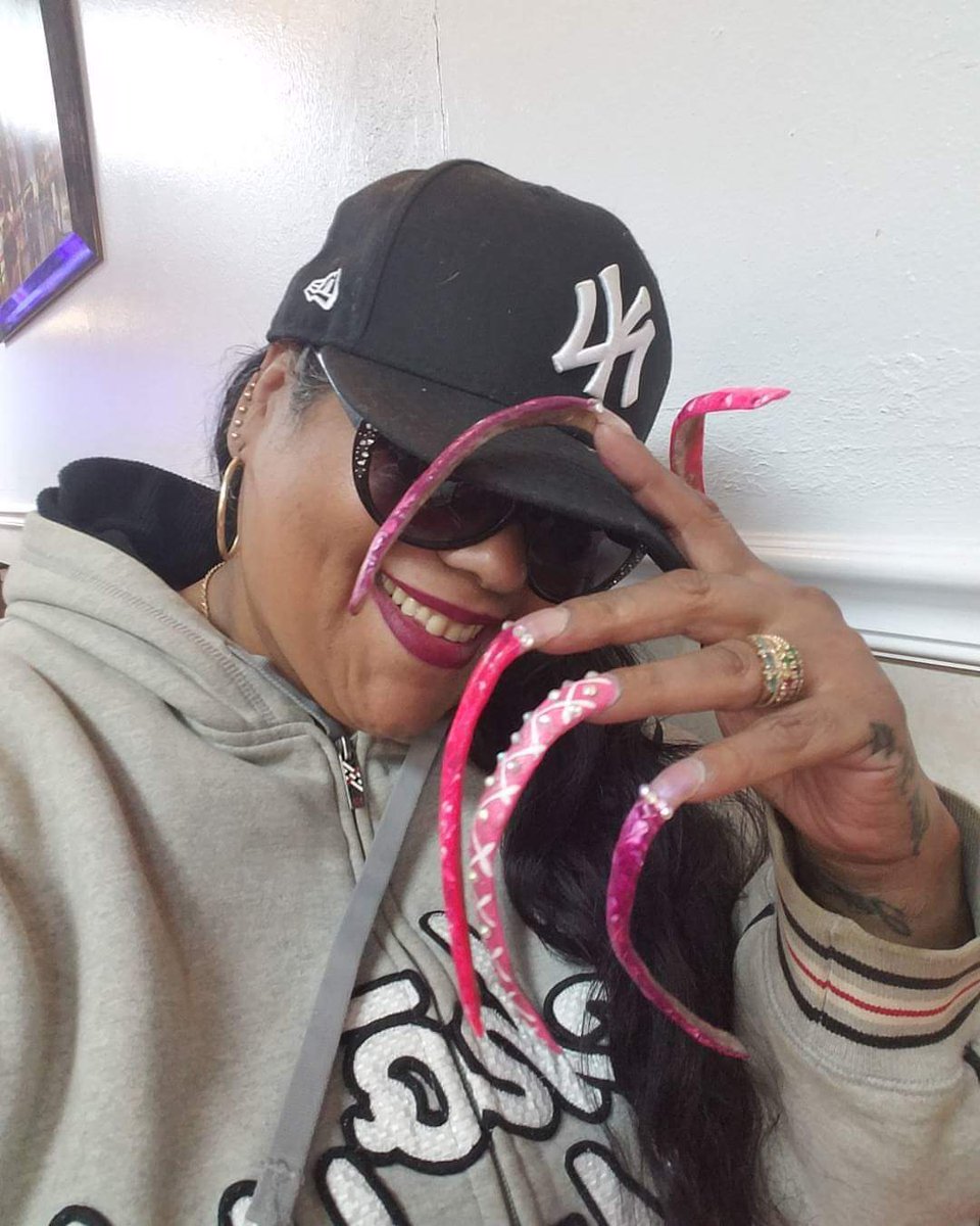 AnaOtano1's tweet photo. #LongNailedDiva #AlwaysLoveYourself
#LongNailsRule https://t.co/VRFZy84LWd
