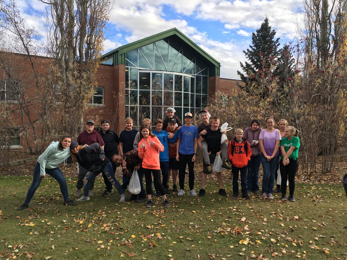 tmoorhead09's tweet photo. Ag 8 Option field trip to Olds College!  What an amazing real-world experience!  Thanks so much @oldscollege! @EAMS8 @rvsed https://t.co/9kpORQffGP