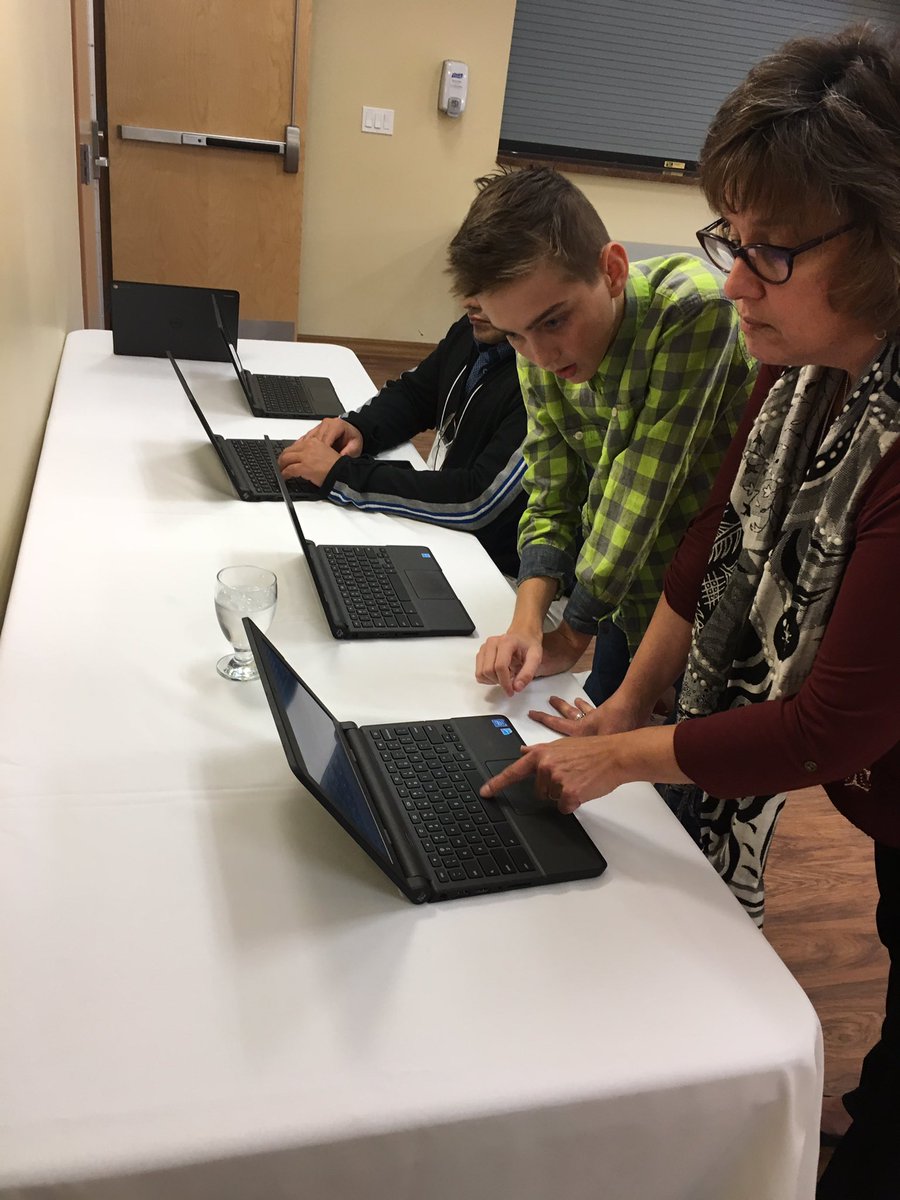 jenferg4's tweet photo. #northeasternES students teaching professionals how to code. #Scratch #dashbot #rdsb21c @MrJamesEady @FrantzArynn https://t.co/7BnEsauQSu