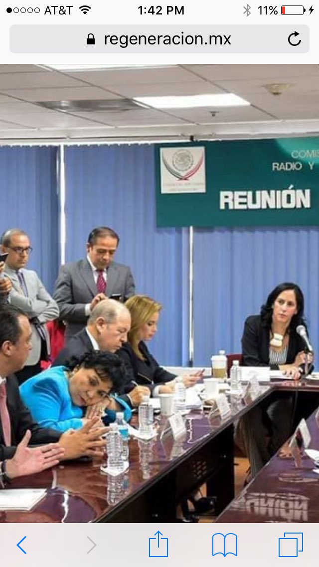 RogelioDelgad0's tweet photo. Diputada Carmen Salinas,dormida/pasada de copas, durante sesión oficial!He sido Priista desde que tengo uso de razon" https://t.co/9x61o2LYB4
