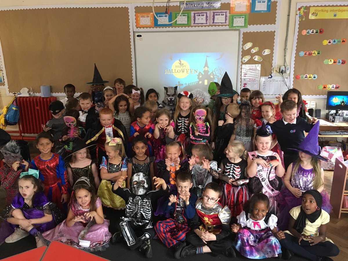 BadenPowellPSY2's tweet photo. Time for the Halloween disco! 🎃 👻 https://t.co/wjw5VjWnmC