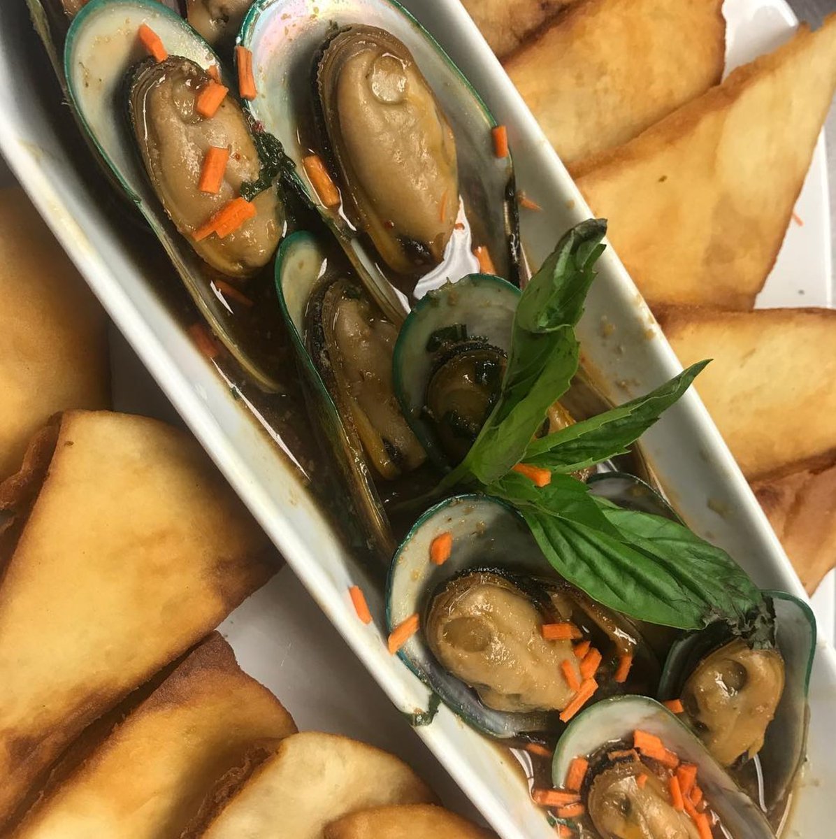 Forget the myth that all Thai food is spicy. You've got to try #BlossomOnMain's Hoi Op: steamed mussels with fresh Thai basil &amp; ginger! 😍