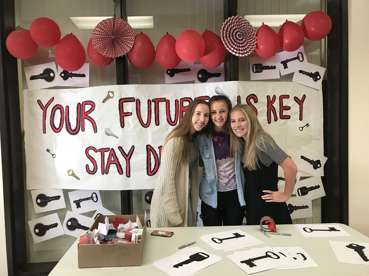 SADD_PATS's tweet photo. What makes you live a drug free life?
#saddstrong #RedRibbonWeek https://t.co/Cvn2jjD2mg