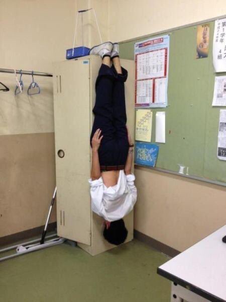 ClassicWeeb's tweet photo. Japanese students are so extra lmao https://t.co/5UUM688FKh