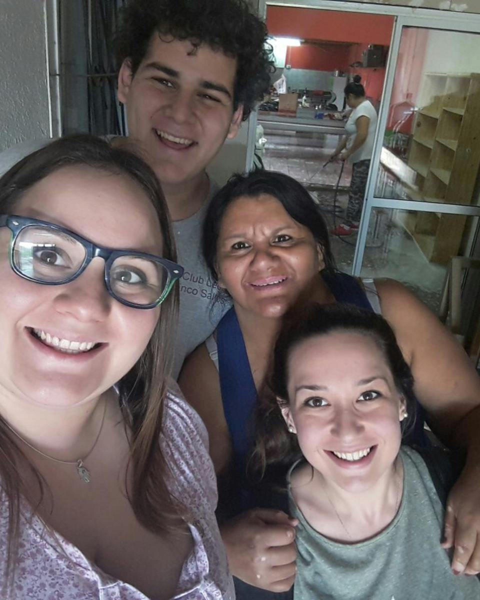 ClubLeoCS's tweet photo. En el día de hoy realizamos la entrega de ropa a la residencia de Larga Estadía Juan XXIII, y de un obsequió para Cesar, empleado https://t.co/EW08I9waO4