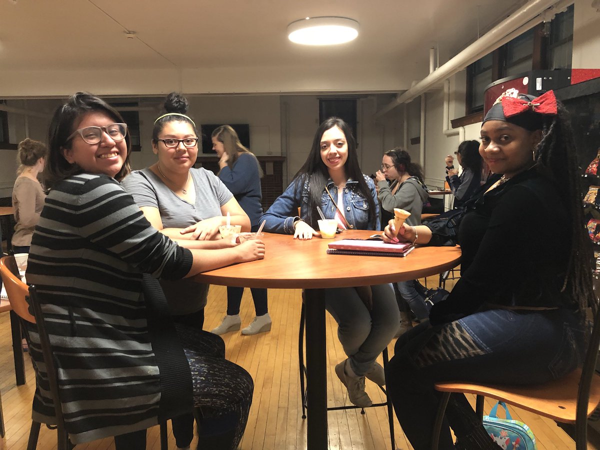 SEU_honors's tweet photo. What a great turnout we had tonight! We loved getting to know our students more over ice cream 🍦#CSEhonors #csesuccess https://t.co/dDgNhkjHKo