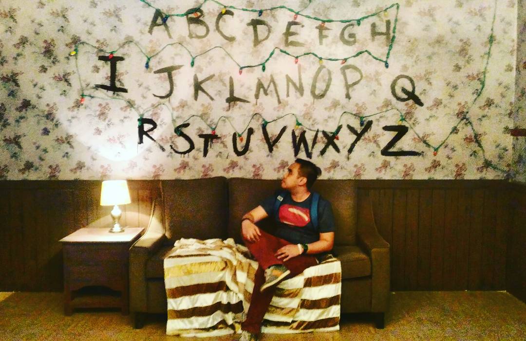 gilalferez0926's tweet photo. #StrangerThings is back on Netflix tomorrow night. Can't wait to binge watch the whole second season over the weekend ๐
#TBT to #AsiaPopComicon #APCC2017 on the #Netflix booth https://t.co/D47GMIMNFa