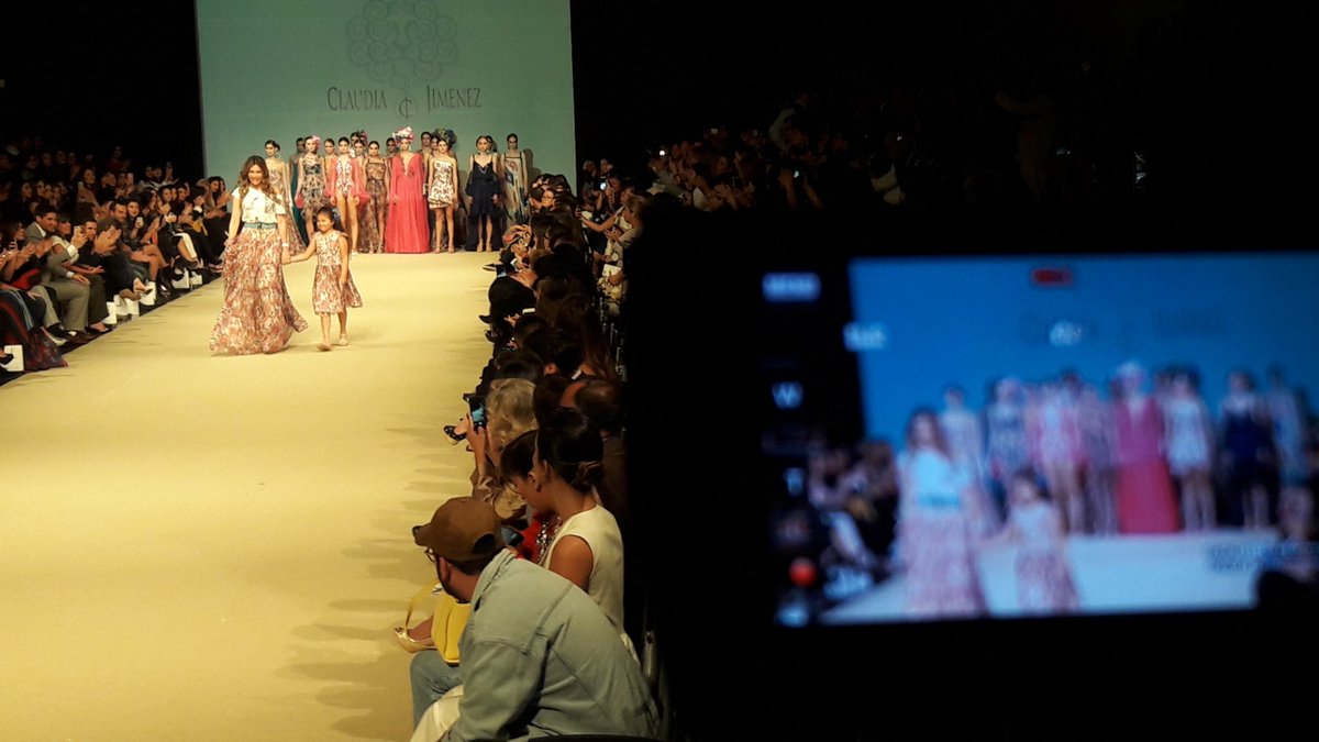 Play_Tv_Peru's tweet photo. Semana de la moda en Lima!
#Lifweek2017 
No te pierdas un informe especial en PlayTv por @willaxtv https://t.co/RYBoGMxYi7
