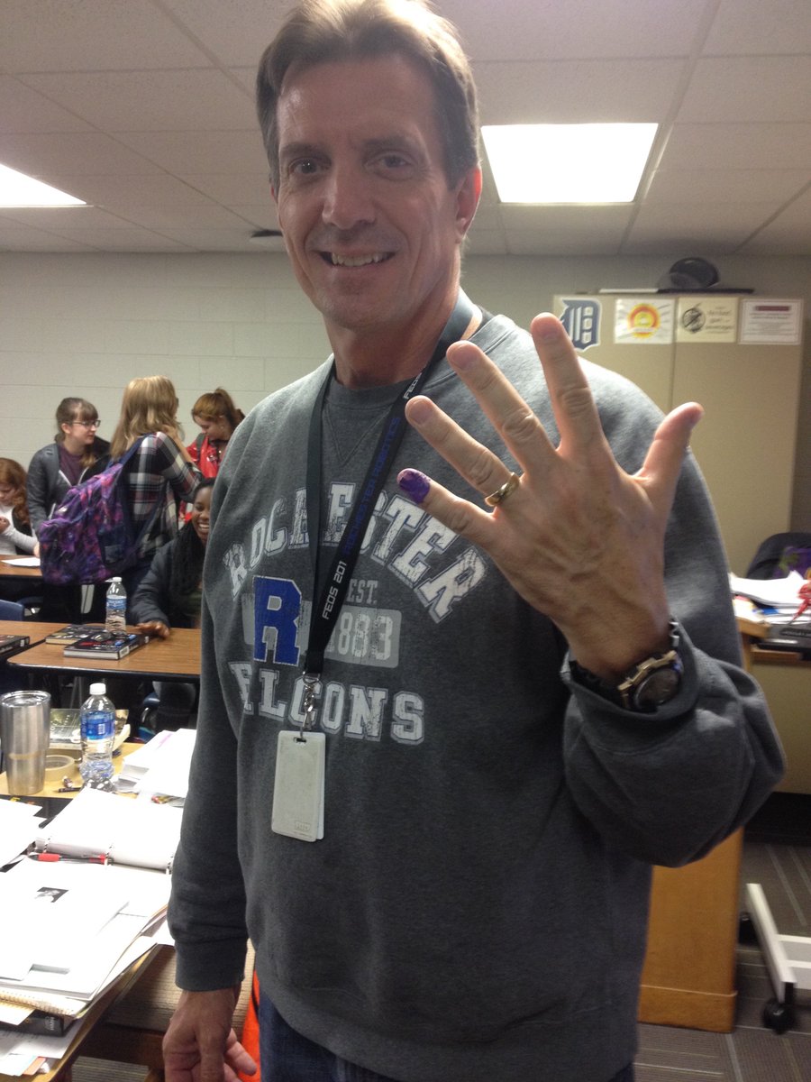 rocinteractclub's tweet photo. Our Purple Pinkie Project on #WorldPolioDay raised enough to save 500 kids from Polioππ! Way to go Rochester! #RcsRhsFalcons #Interact6380 https://t.co/WYVv4nzIXX