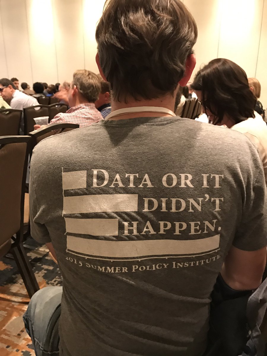AndrewBradleyUS's tweet photo. My kinda people. #EARNCon2017 https://t.co/7i2IMZQYw9
