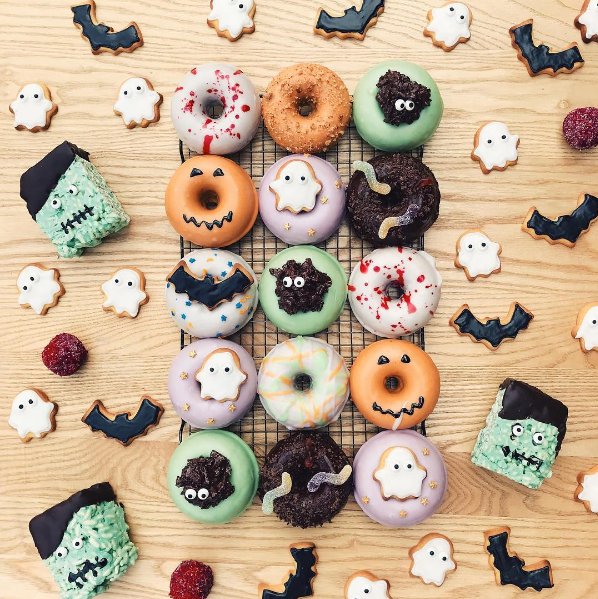 Get in quick for a very spooky (and delicious) #Vegan #Halloween Donut Box! 👻🎃 Order now for Halloween delivery: ow.ly/LayJ30g8nje