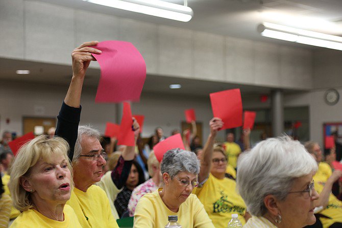 Restonians are trying their best to stop a proposal that would increase the density of Reston. connectionnewspapers.com/news/2017/oct/…