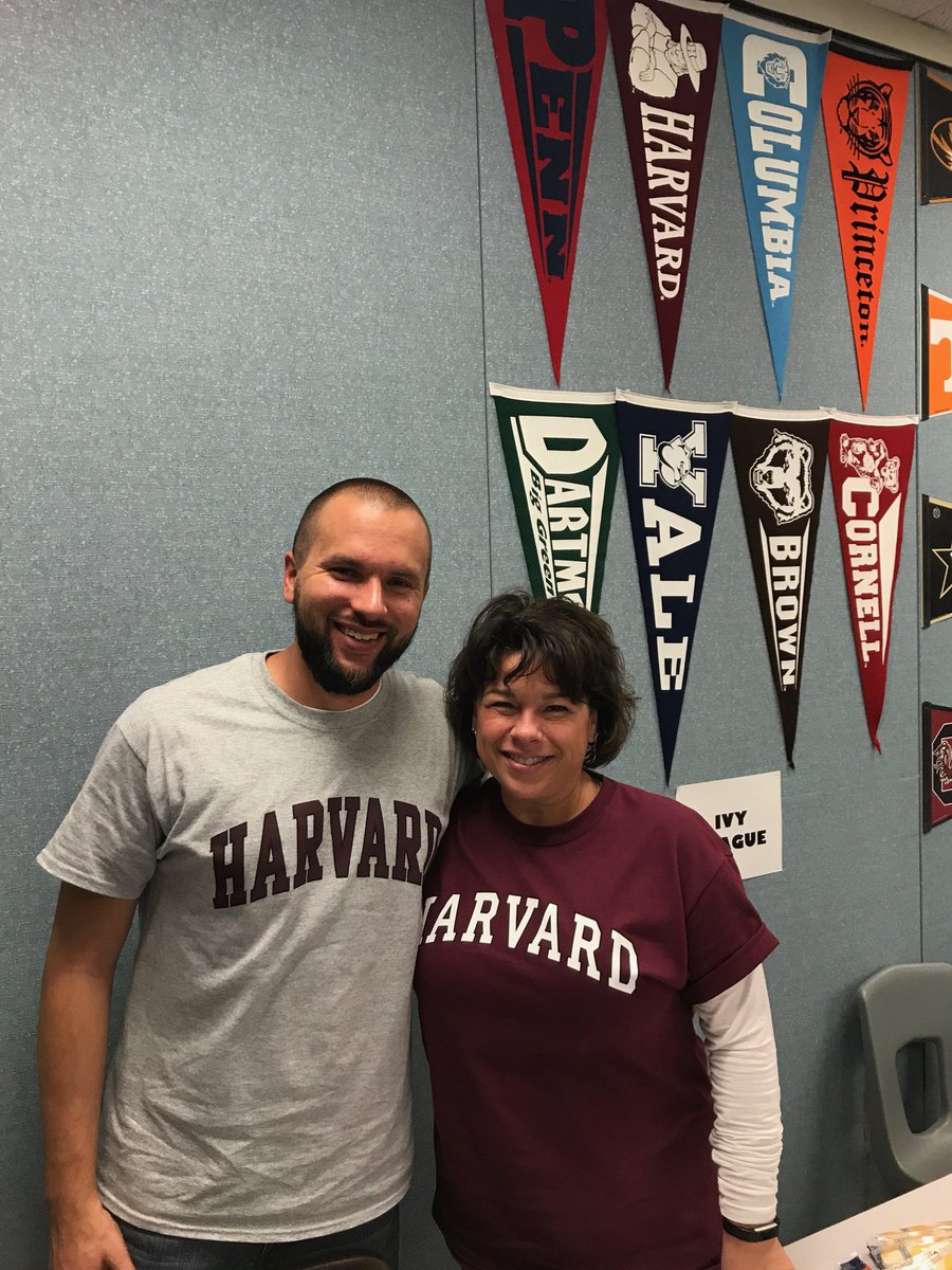 College TShirt Day!  #AVIDCultureStrong! @FairouzBishara <a href="/chris_horstmann/">Chris Horstmann</a> <a href="/Drennan85/">Taylor Drennan</a> <a href="/GentryPTSA/">Gentry Middle School</a>