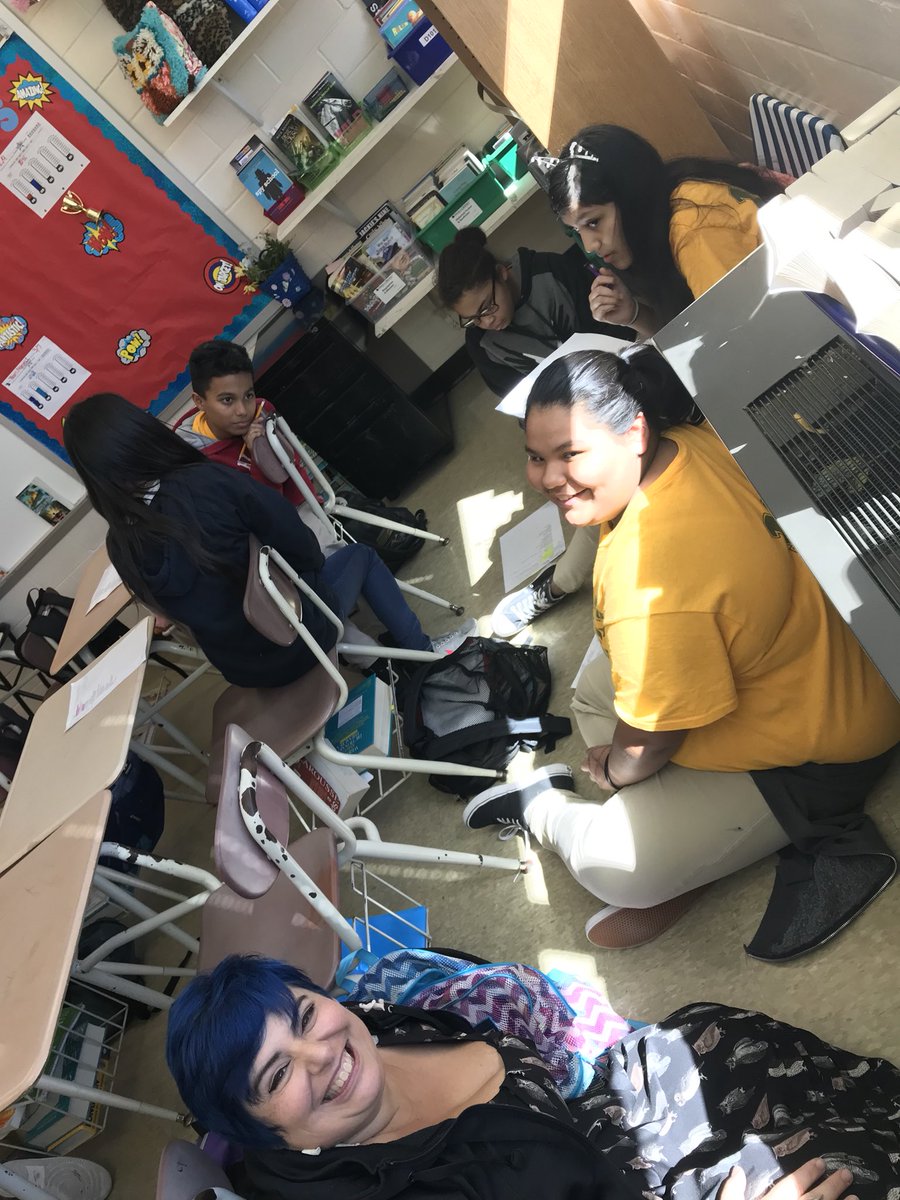 JasmineHaverly2's tweet photo. Iโm so honored to have Holly Black to visit my classroom today!! Thanks for stopping by and I hope you enjoyed it! #hisd #hisdela #hisdbuzz https://t.co/7OsmnCwk76