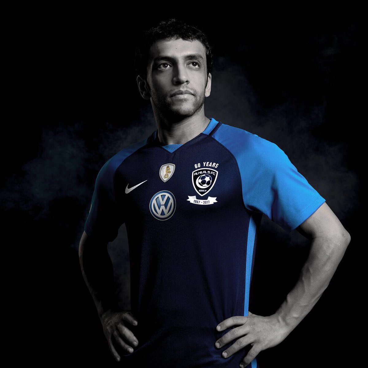 محمد لشلهوب صـوره من إبداع
مشهد من الأكشن بوسط الملاعب

تكتيك فـ لملعب على سحر وإمتاع
وفاصل من المتعه على شكل لاعب

الأسطوره💕محمد الشلهوب