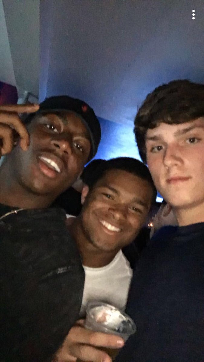 BrianJones3124's tweet photo. happy birthday to the greatest roommate and scout team running back @Wyium https://t.co/He4BvHHjVd