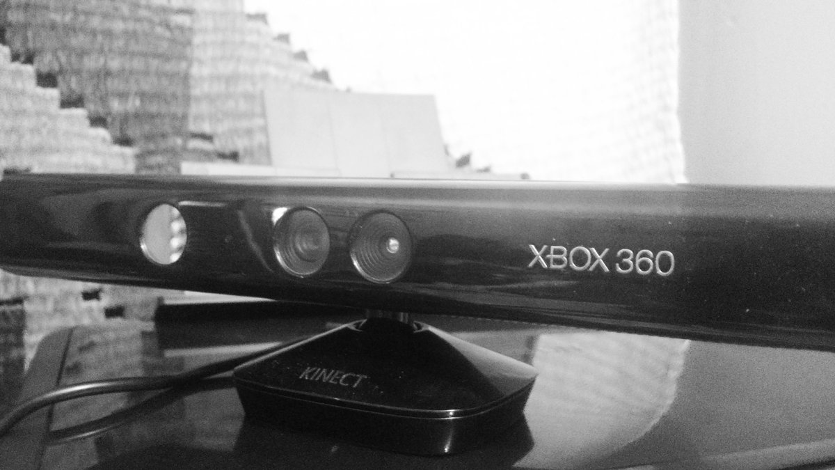 CastroMozo's tweet photo. Mi nuevo amigo // loving my new friend #CodigoCreativo #CreativeCoding #Danzamarios #Processing #Kinect https://t.co/Okc45DHDPX