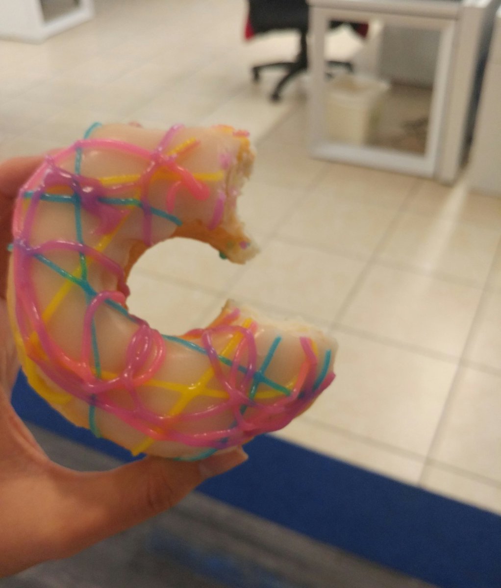 lu_molsan's tweet photo. #donutislife 🍩 gracias!! :D @analulr https://t.co/82vl2MOTlM