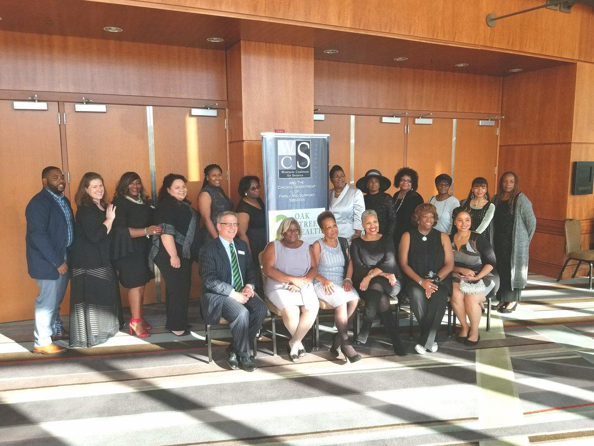 LmarieAsad's tweet photo. Supporting Chicago area older adults @ChicagoDFSS & Westside Coalition #SeniorProm2017. @BCBSIL https://t.co/aNhVoWRrBZ