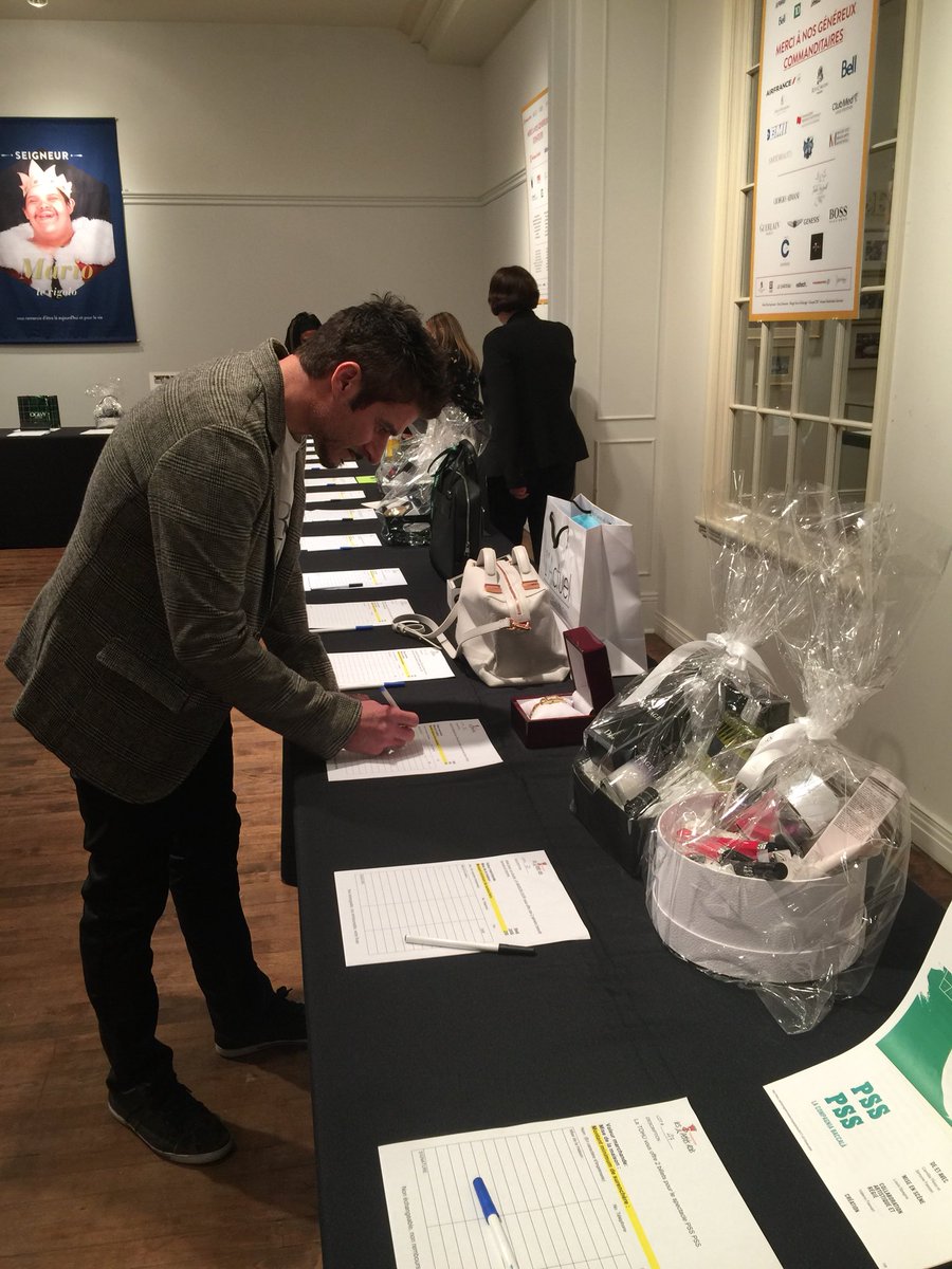 Supporting Les Petits Rois tonight <a href="/tagliani/">Alex Tagliani</a> bidding at the silent auction... let’s hope it’s something good! #charity #lespetitsrois