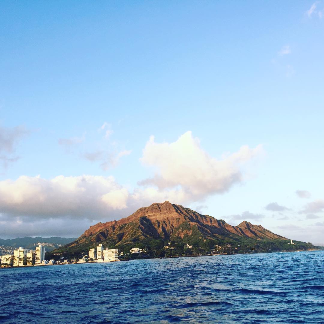 DiamondHeadLuau's tweet photo. Diamond Head is one of the island's most iconic humps - and this view from the water is 👌 Happy #humpday everyone!  ( #📷 @dizzy_rae_rae) https://t.co/wGJoMTH8Ko