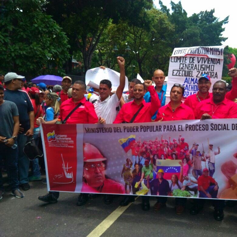 oskr278's tweet photo. La tercera parte d la población venezolana está constituida X obreros y empleados q estamos con el proyecto revolucionario! #COMITEPROMOTOR! https://t.co/s2b1HCkoQX
