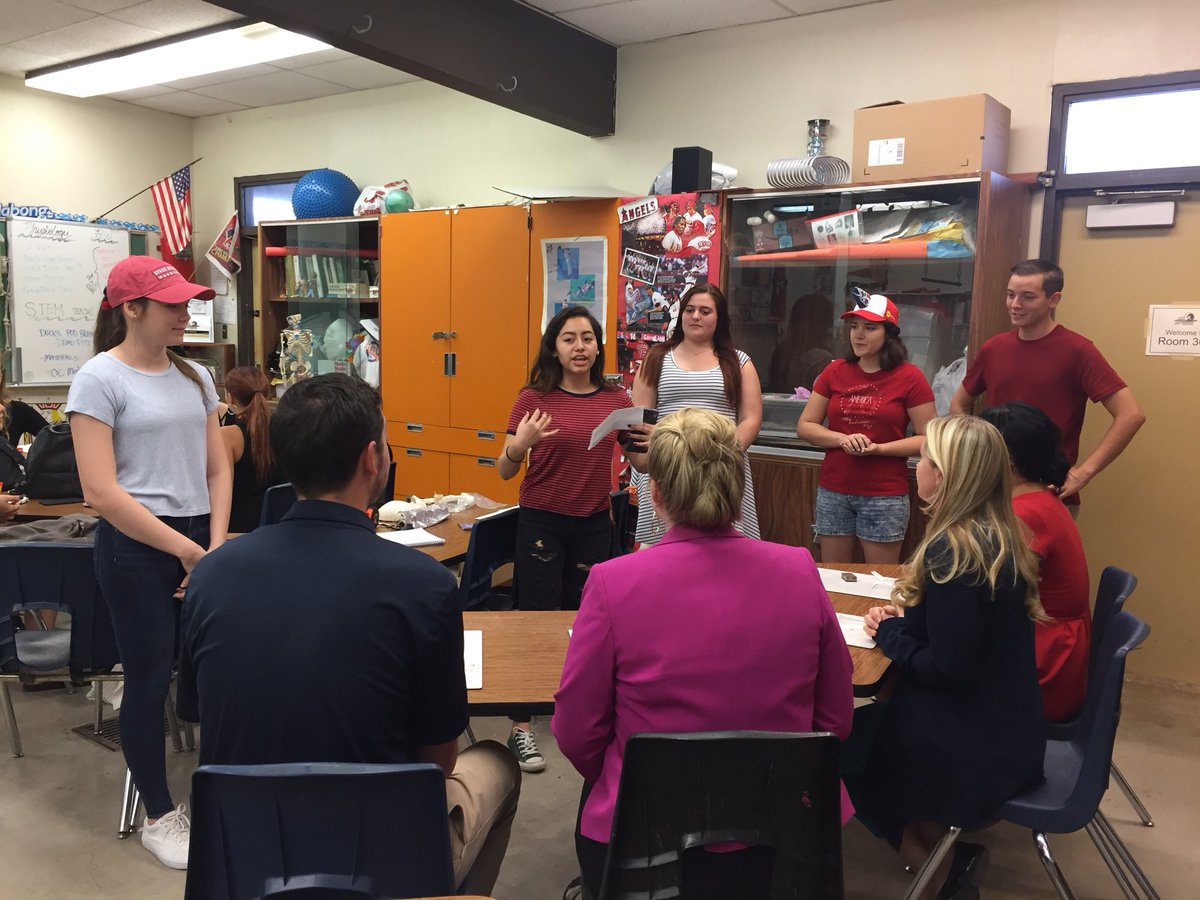 JroneyJulie's tweet photo. These fabulous @cteousd1 #STEMteach scholars created science lessons for @Ducks_SCORE #FirstFlight2018. Thank you for the sneak preview! https://t.co/ujzHK4vvJe