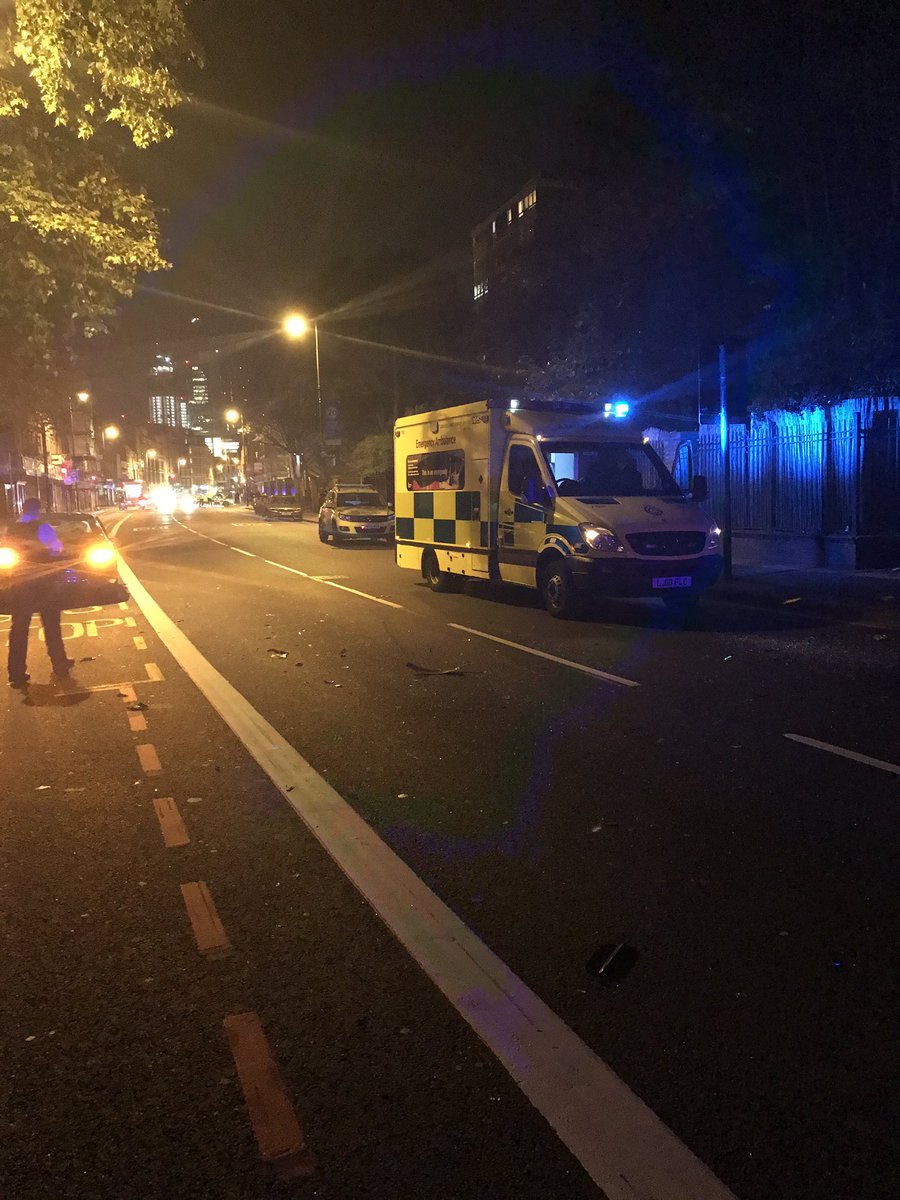 MPSHackney's tweet image. A10 Kingsland Road closed both directions outside @GEFFRYE  between Falkirk St &amp;amp; Nuttall Rd whilst #GDTeamC &amp;amp; @Ldn_Ambulance deal with RTC