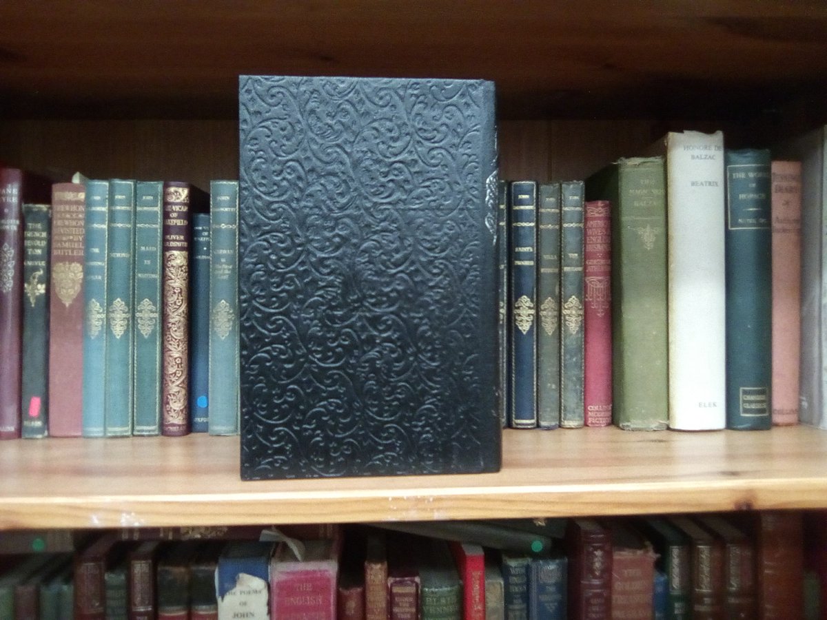 BetterReadBooks's tweet photo. Custom binding for Fragile Things, skeleton leaves in resin in front boards. Version Two https://t.co/FL3kQPl1H3