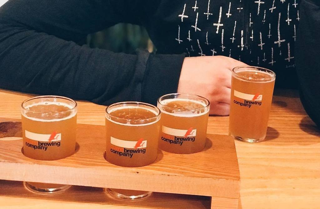 RavensBrewing's tweet image. Flying Dutchman NEIPA! Whats better then a glass of the Dutchman? How about a flight! Its now on tap and in bottle… ift.tt/2gE5y1V