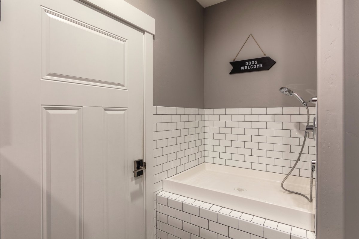 MonarchHomes_'s tweet photo. Do you have a built-in spot to wash your furry family members? #monarchcustomhomes #idahome #cda #theMonarchdifference https://t.co/vI4KH8TQdR