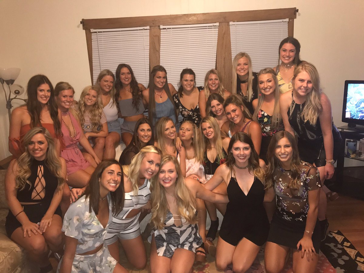 NicoleRoncase's tweet photo. In honor of #fattalkfreeweek !! Tri d has brought me sisters that inspire me to be the best I can be 💙💛 https://t.co/OaWS5wpYfA