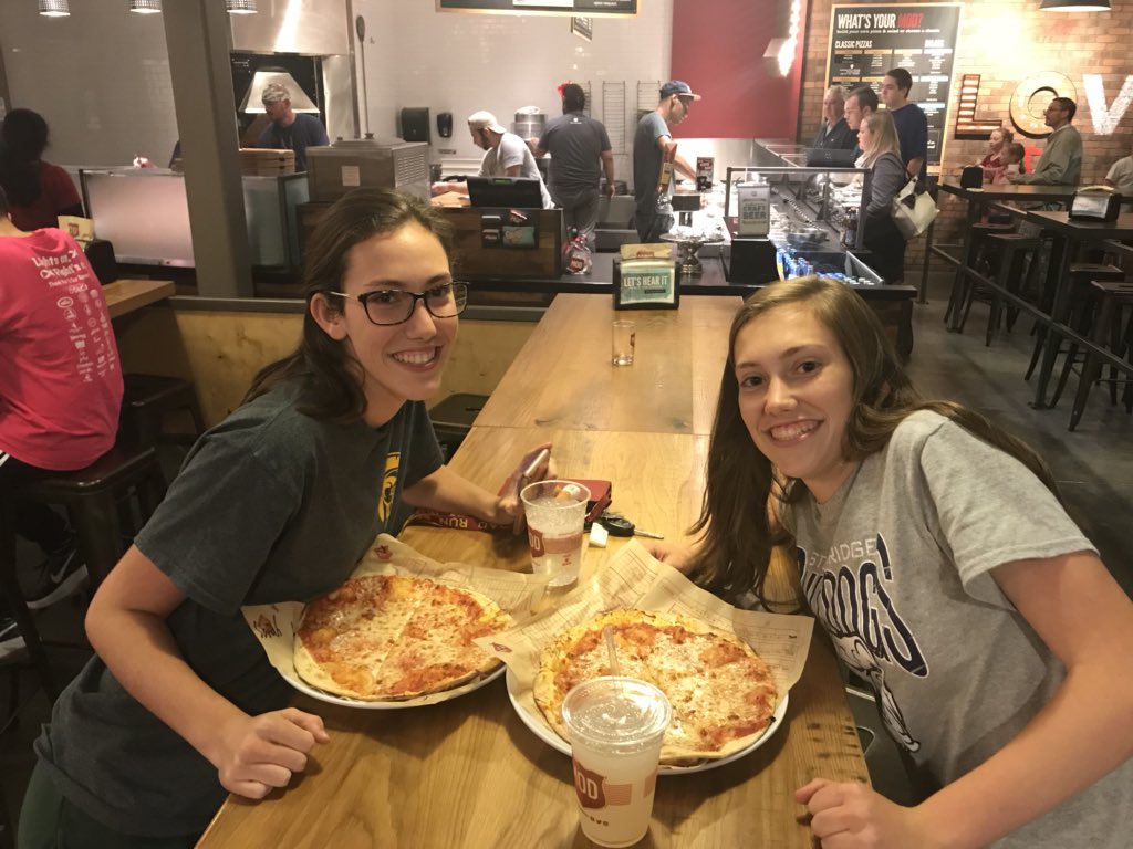 BRHSPinkProject's tweet photo. Mod Pizza is the place to be at 7 on a Wednesday night 👀 COME SUPPORT LBHN💕🎀 https://t.co/BZdsgwSRZY