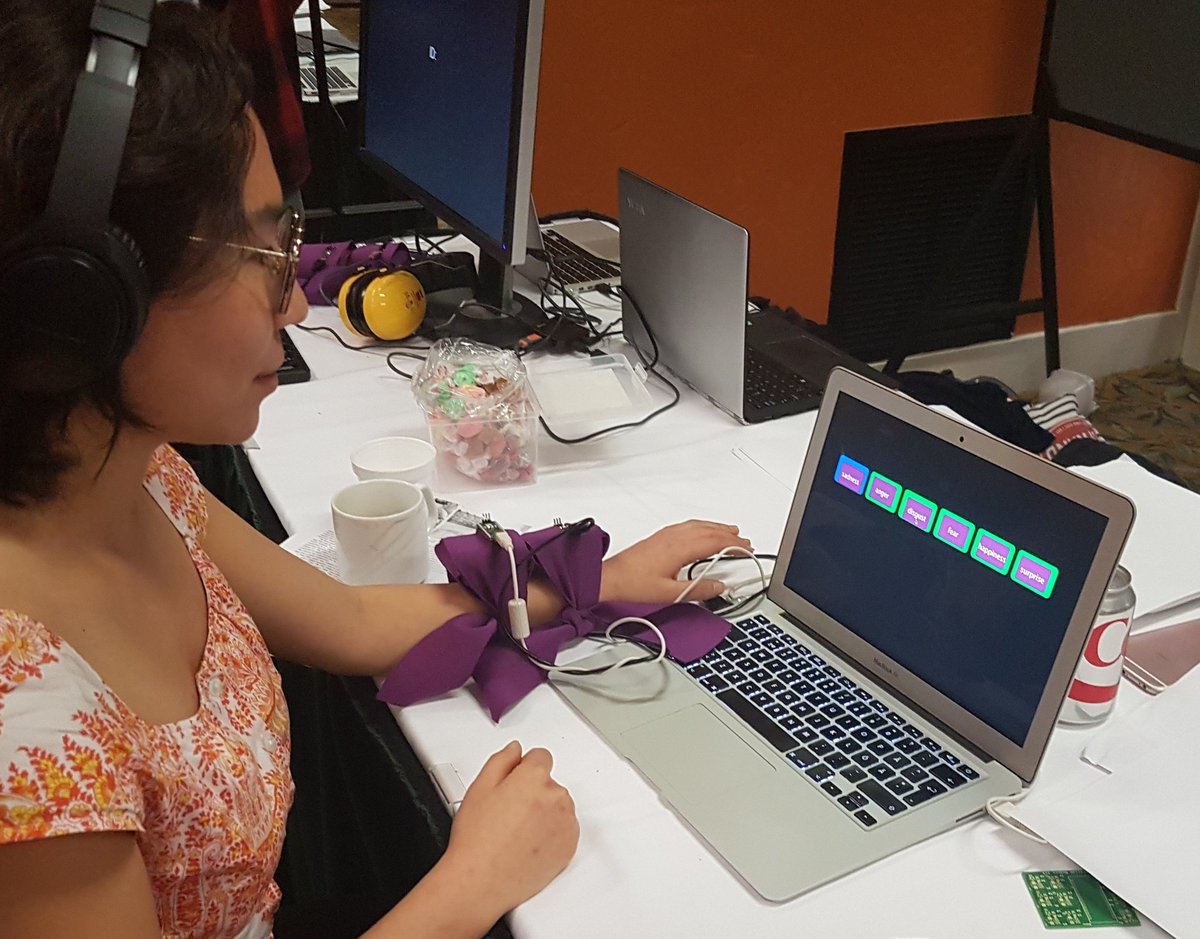 minhappylee's tweet photo. @_Gijs cool demo on emotions & vibrotactile patterns by @vattew @TommiMakkonen @katrisaarikivi cites your work! #ACII2017 Get in touch 😁 https://t.co/H2qwxuFygY