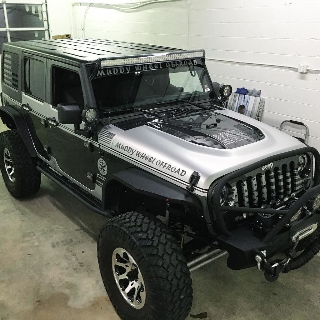 BrokenBuggy's tweet photo. Silver accents on this show Jeep from @muddywheeloffroad. Check them out for all your Jeep accessories. #jeep #jee… https://t.co/1aE9j94W57 https://t.co/9nxcqiFyys