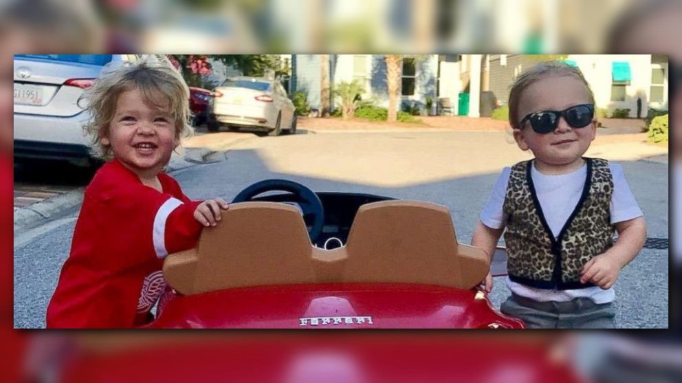 13NewsNow's tweet photo. Twin toddlers nail 'Ferris Bueller's Day Off' Halloween costumes https://t.co/aeIn1BKWlG https://t.co/bHpjV4uzUd