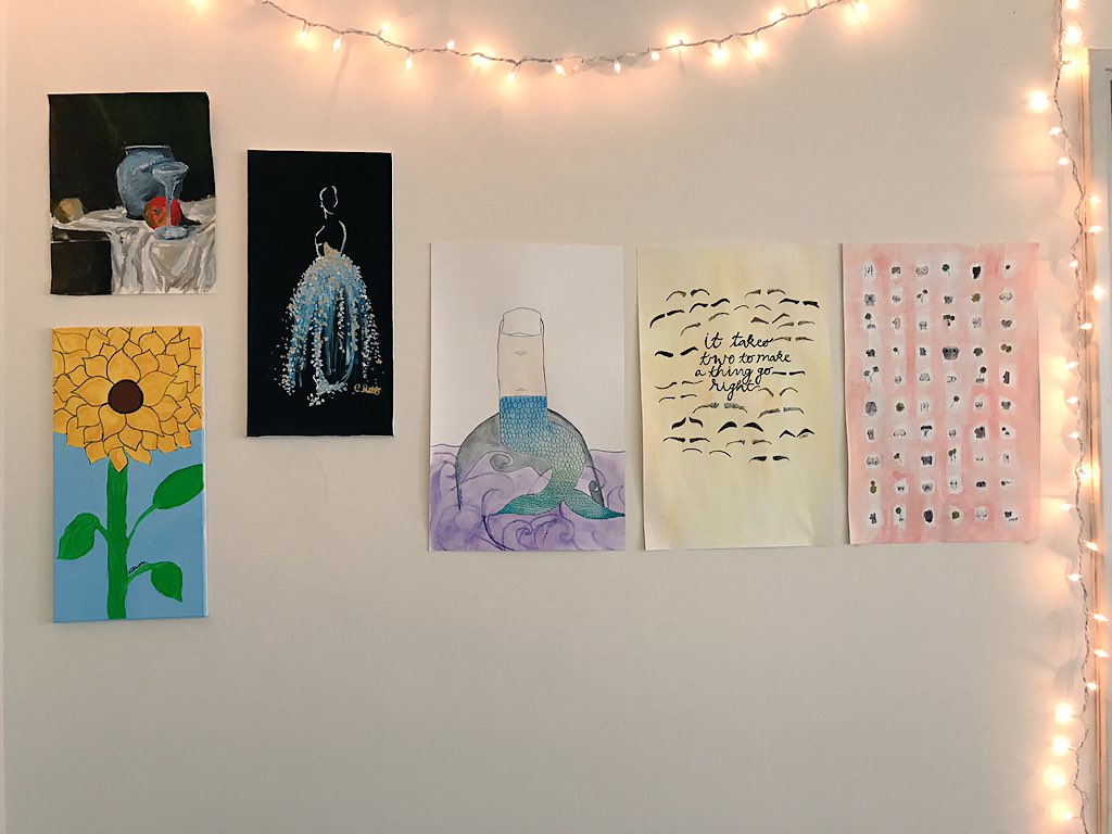 Roomie and I are making a gallery wall 👏🏼