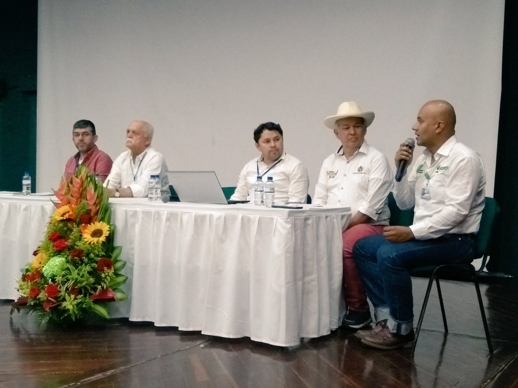 CAMHUILA's tweet photo. Subdirector d Regulación  @CGONZALEZCAM interviene en Foro Gobernanza del Agua en  Construcción d Paz en Colombia #CongresodeRíosyHumedales https://t.co/Ipehst4oOO