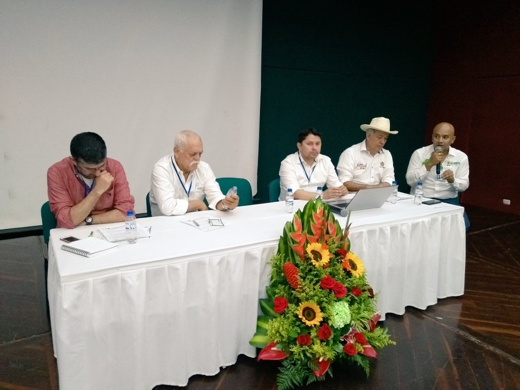 CAMHUILA's tweet photo. Subdirector d Regulación  @CGONZALEZCAM interviene en Foro Gobernanza del Agua en  Construcción d Paz en Colombia #CongresodeRíosyHumedales https://t.co/Ipehst4oOO