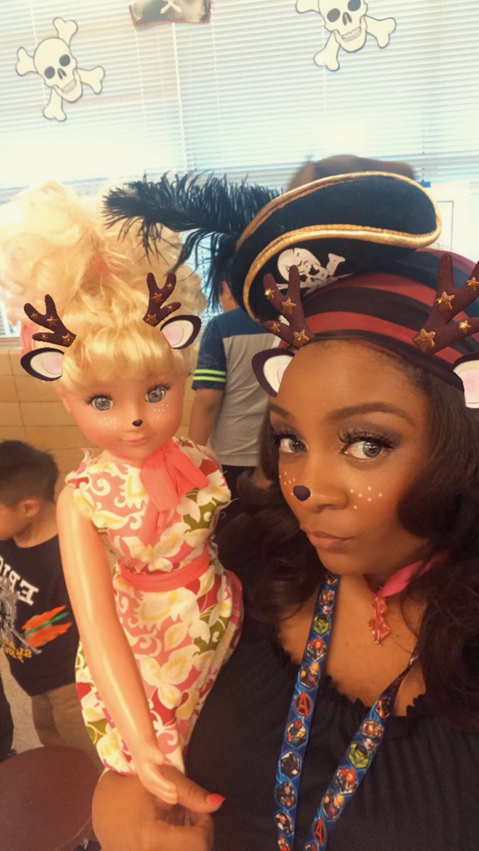JasmineHaverly2's tweet photo. Burbank Middle School literacy night is a huge hit!! #hisd #dollbones https://t.co/i5zxTzh31J