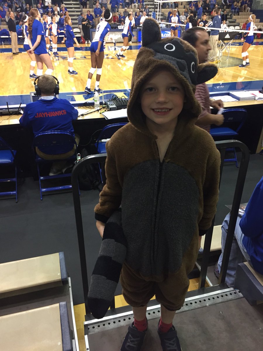 bighabbs's tweet photo. #kufanpix.  Rock Chalk #Volleyboo https://t.co/rqWYmFd80S
