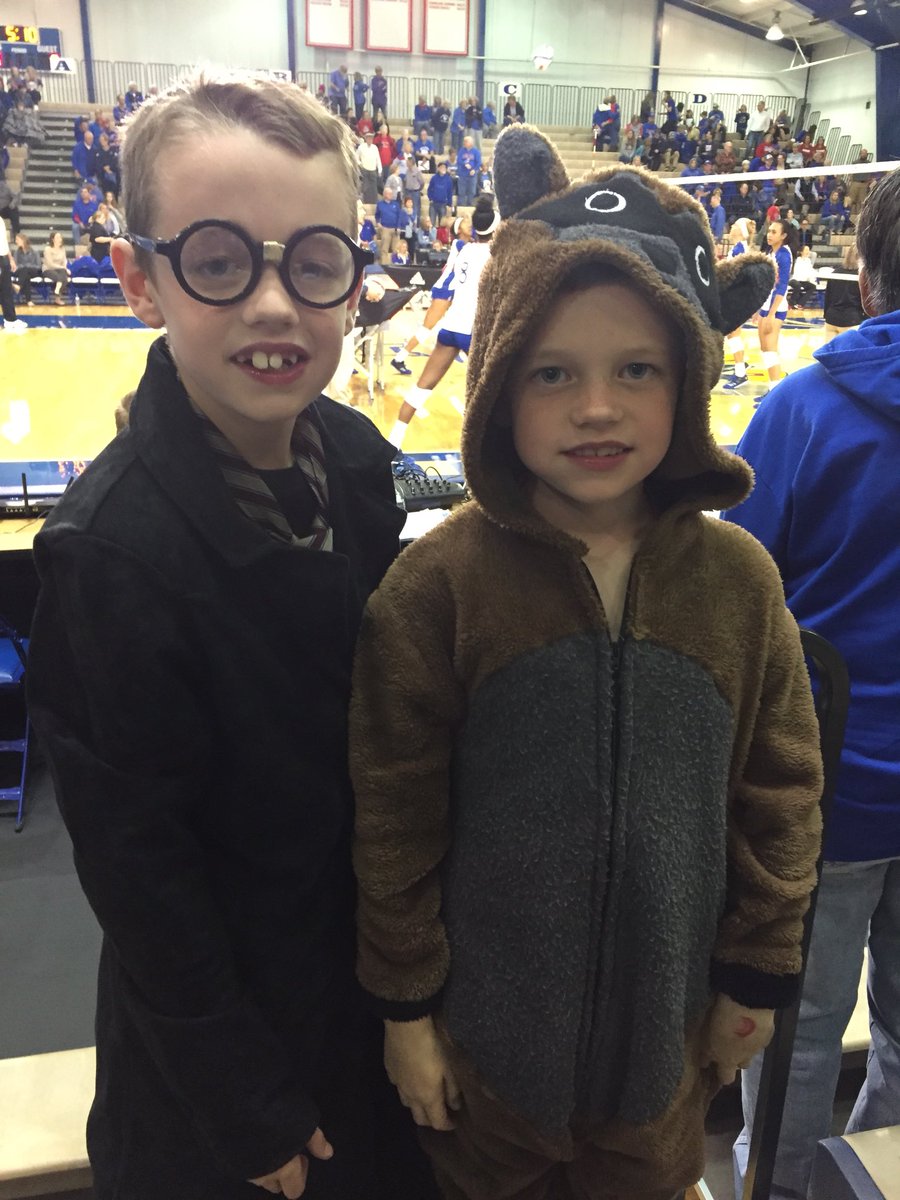bighabbs's tweet photo. #kufanpix.  Rock Chalk #Volleyboo https://t.co/rqWYmFd80S