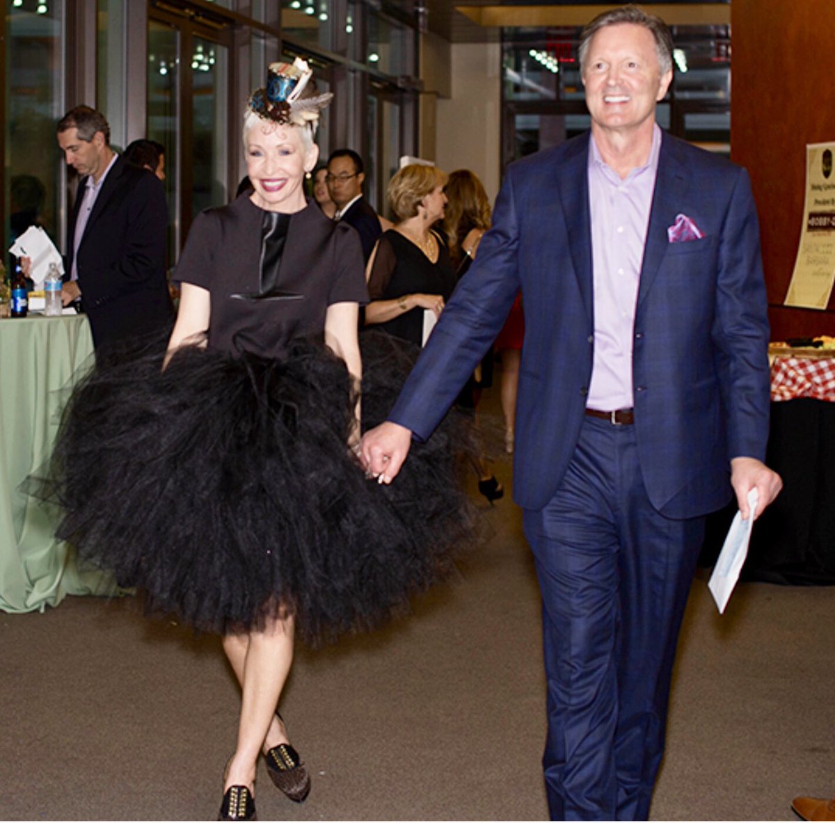 _CameroneParker's tweet image. 💄#ReadMyLipstick
How to make a perfect entrance!
#ClickFlash @VYTPhoenix @frontdoorsmedia #GivingIsAlwaysInStyle #AllThingsFabulous