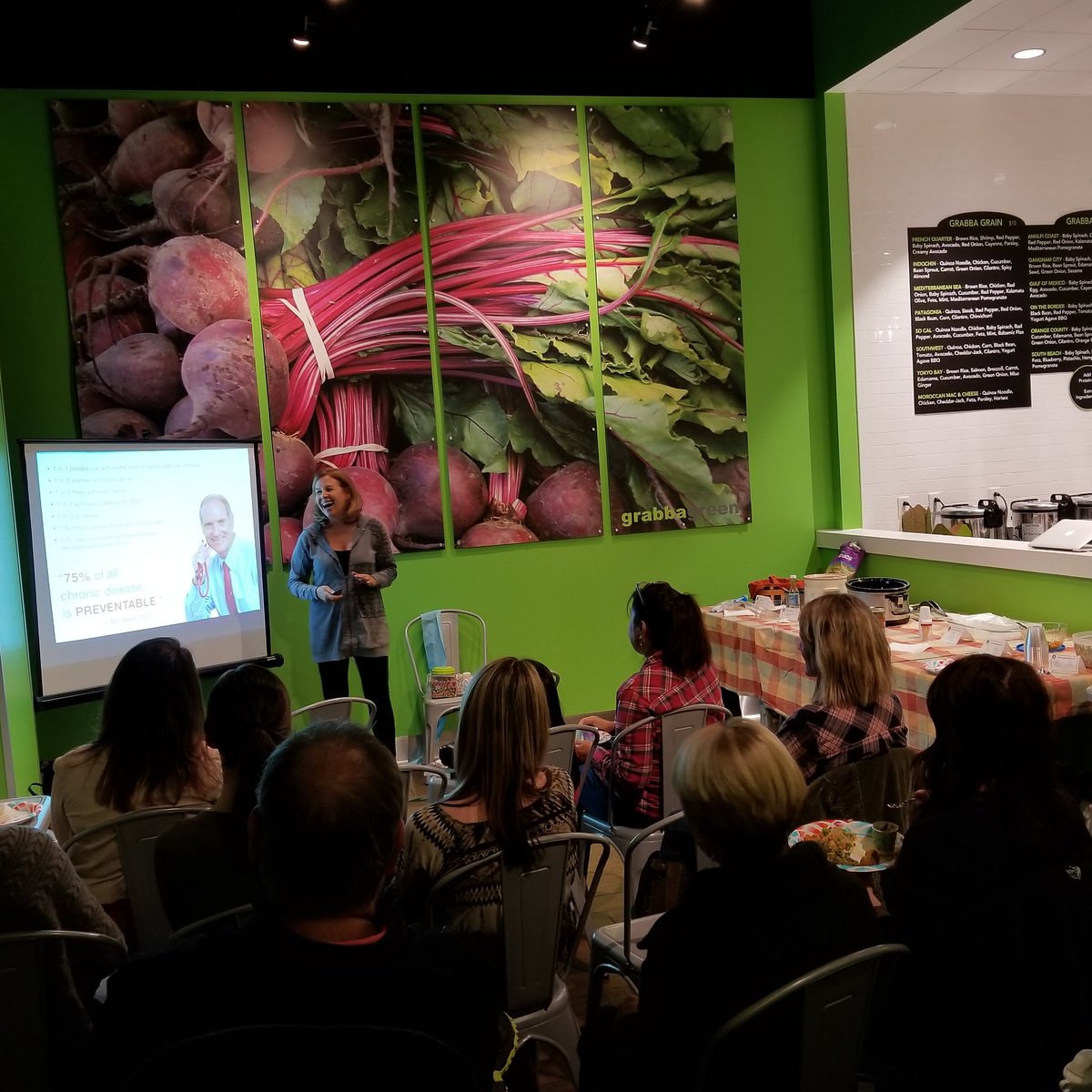 amyksteinmetz's tweet photo. @grabbagreennc29 tasting the #shred, yummy #plantjuices and learning why it's so important to ADD as many #plants in our bodies EVERY day https://t.co/Xf1yKOnEJl